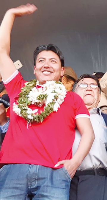Camacho, Mesa, Pumari y el candidato del MAS, con todo listo para la batalla presidencial 1 PUMARI