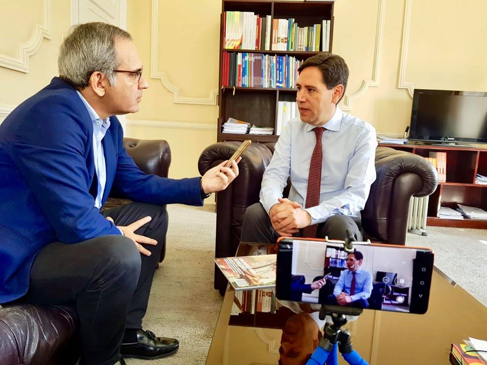 REINVENTARSE ES POSIBLE: a un año de salir del periodismo impreso, Tuffí Aré se perfila como el “señor de la audiencia digital” 4 periodista 3