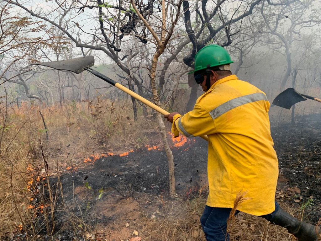 Los incendios no dan tregua en Santa Cruz, los voluntarios se agotan 1 FUEGO PORTADA