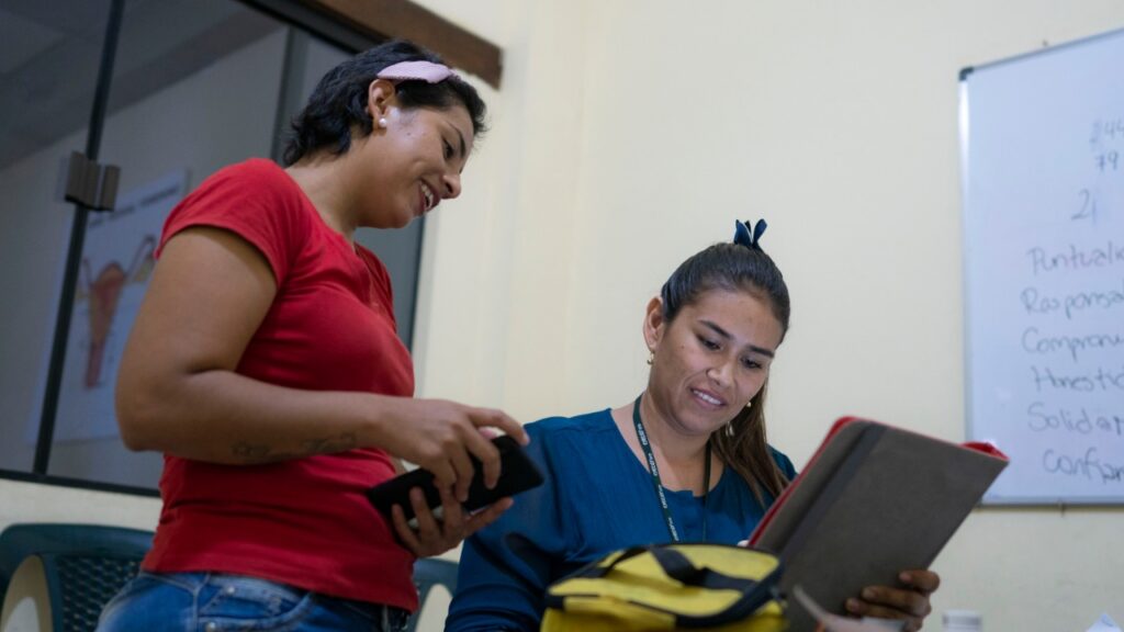 Tigo felicita a 230 mil Mujeres Conectadas por sus emprendimientos digitales 2 TIGO 2
