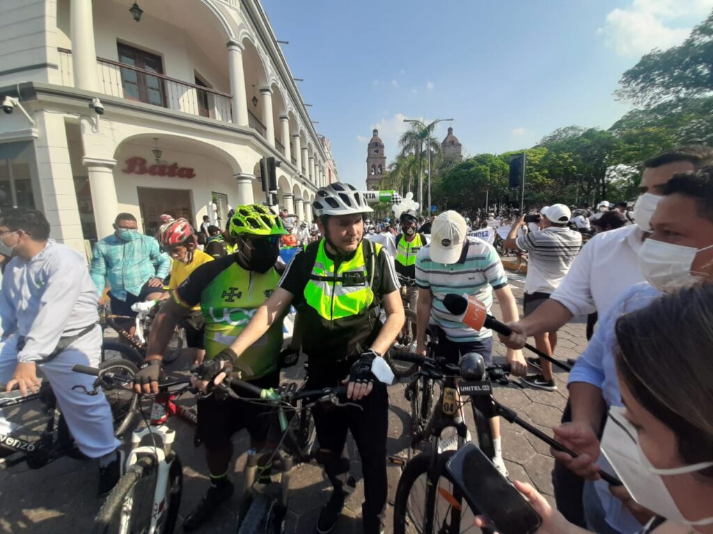 La alcaldesa puso en marcha el Bicipaseo Metropolitano 3 bici 3