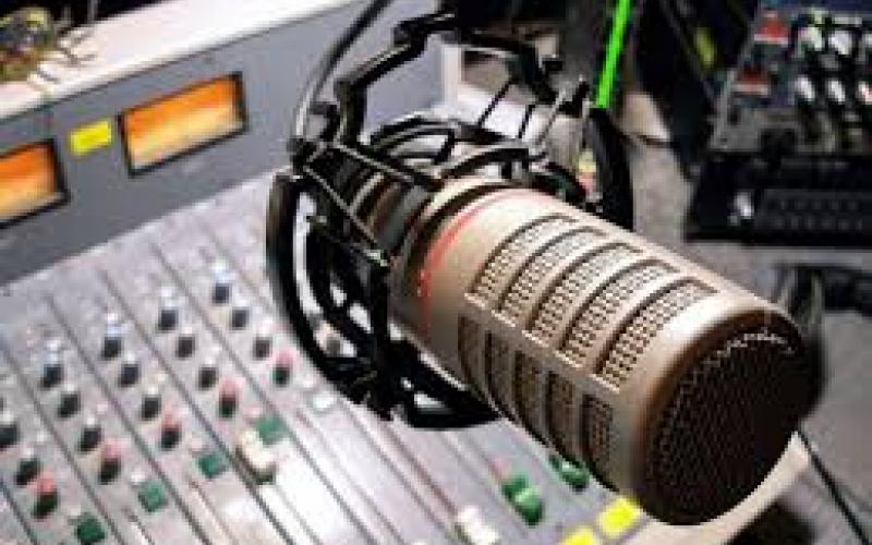 La radio festeja 82 años, el periodista Hugo Salvatierra le dedica un nuevo libro 2 radio