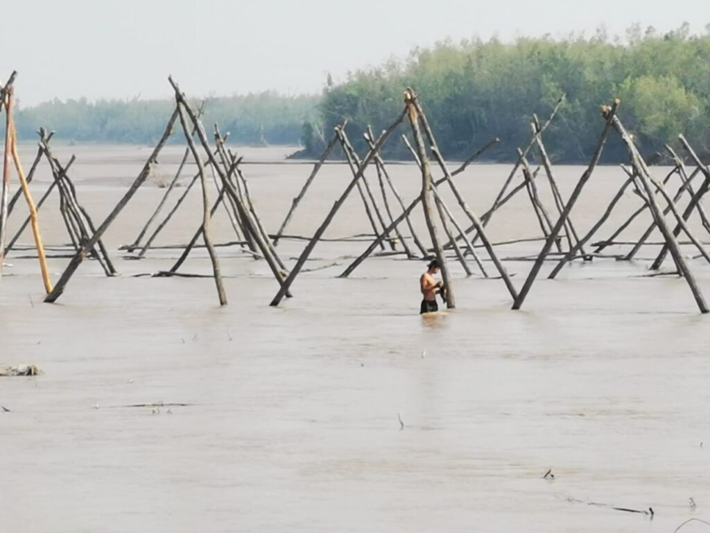Defensivos fuera de norma obstruyen el cauce natural del Río Grande 2 defensivos 1
