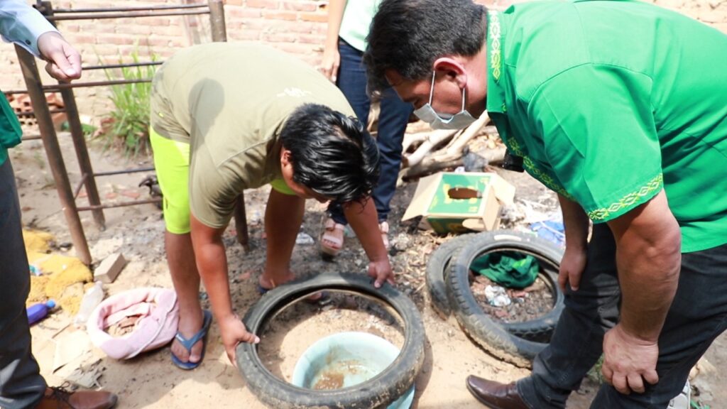 Intensa campaña eliminar los mosquitos de las casas de los barrios 1 mosco