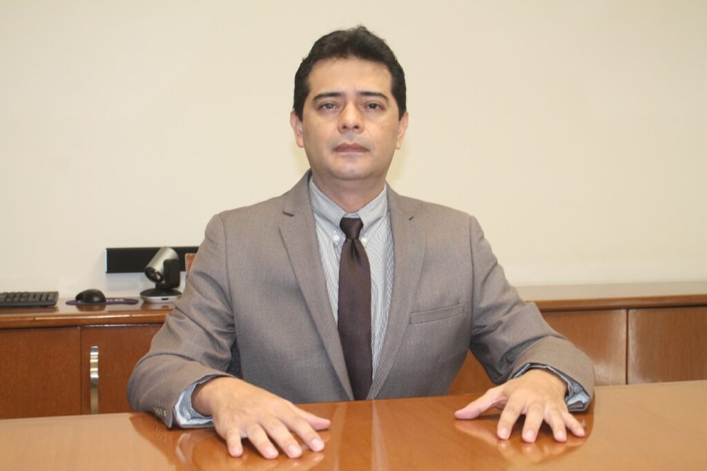 BECAS 1
