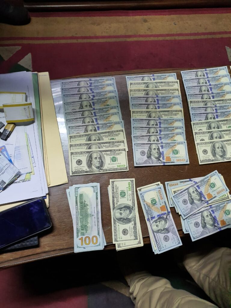 Aprehenden al Ministro de Desarrollo Rural y Tierras por cobro de $us 20.000 para favorecimiento en provisión de predios 2 DOLAR
