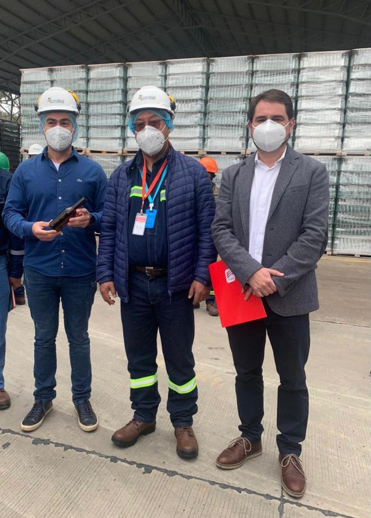 EMBOL firma un contrato con ENVIBOL para la compra de botellas de vidrio 1 EMBOL PORTADA 1