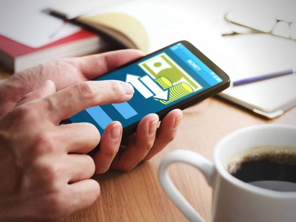 Bolivianos en Europa pueden enviar giros de dinero desde el celular a través de GanaGiros 1 gana 1