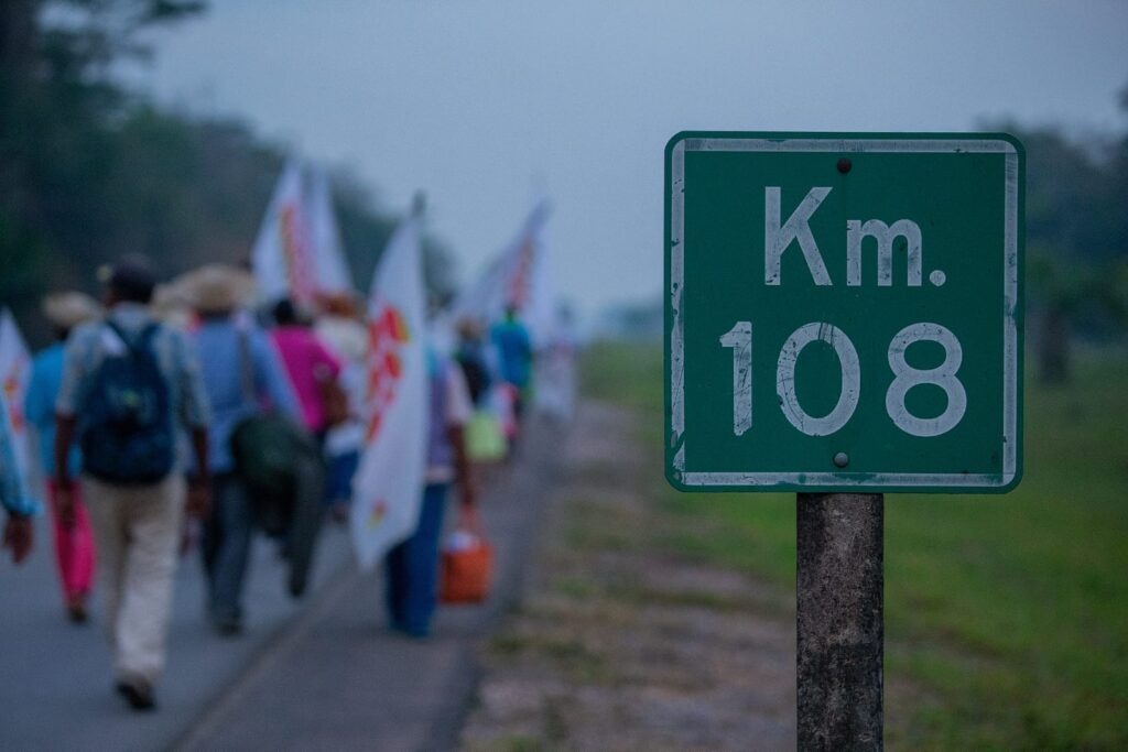 La marcha de los indígenas del oriente, a poco de ingresar a territorio de Santa Cruz 3 MARCHA 3