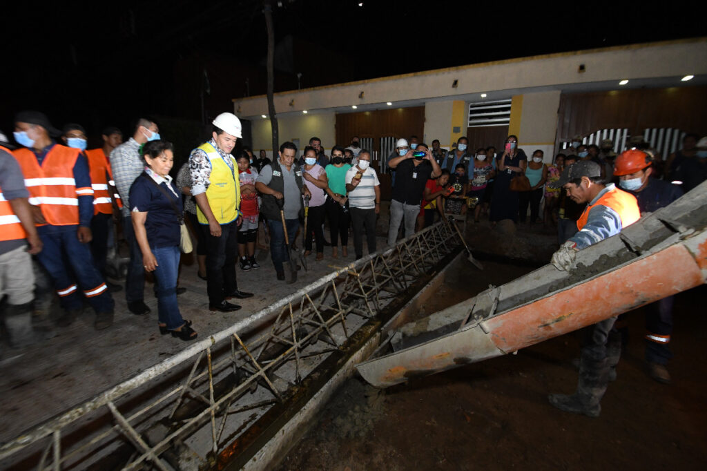 Alcalde Jhonny Fernández acelera la pavimentación en los barrios 1 pavime 2