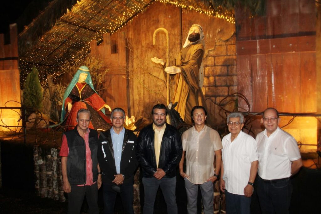 La CRE enciende la luces en su tradicional paseo navideño 1 CRE 2