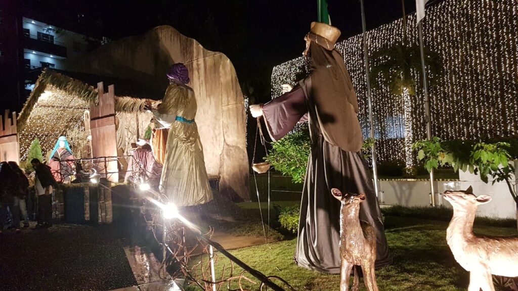 La CRE enciende la luces en su tradicional paseo navideño 2 CRE 3