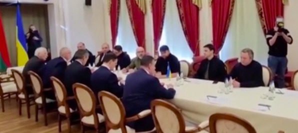 Moscú y Kiev se reunirán de nuevo mientras la ofensiva rusa no para 1 PELEA 2