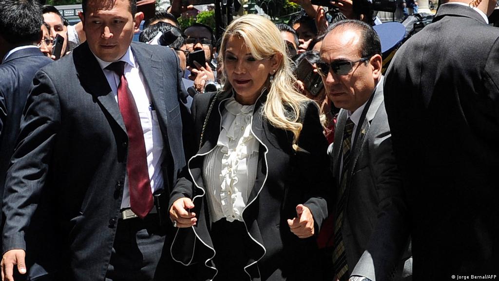 Amplían detención de Áñez por tercera vez; van 11 meses y siguen buscando pruebas 1 cae 2