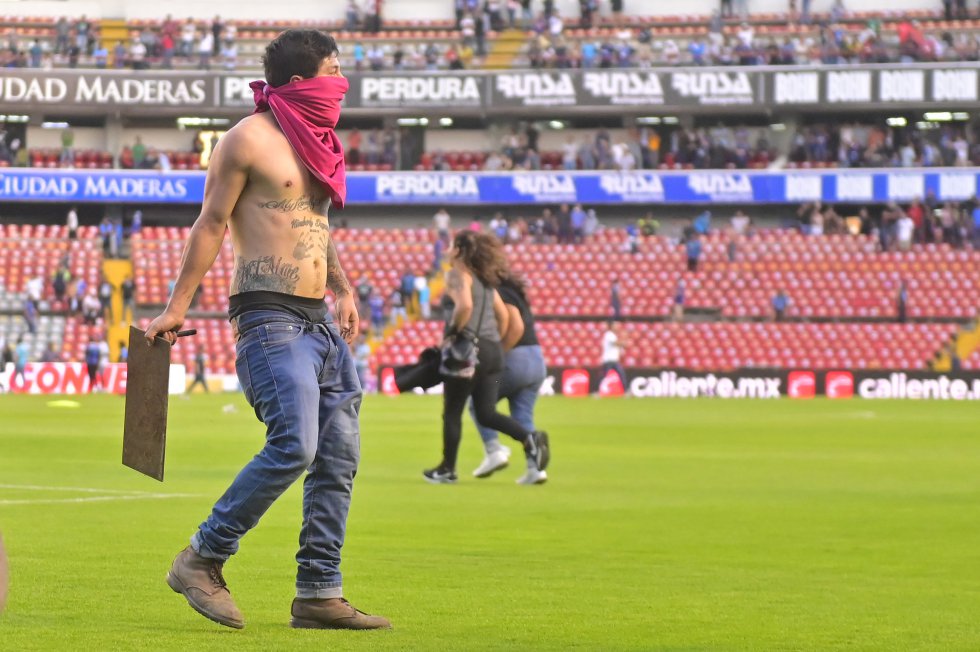Violencia extrema en el fútbol mexicano: decenas de heridos en una batalla campal 1 PELEA 7