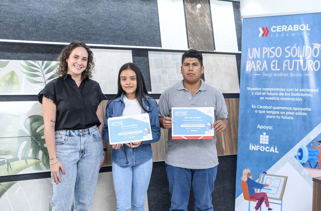 Rafaela Ferra Bruno junto a los Ganadores de la Beca Andrea Bruno