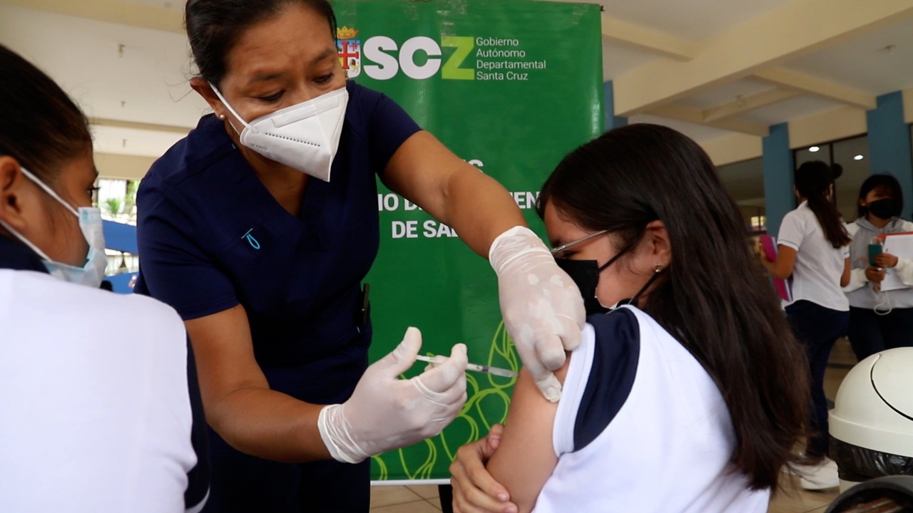 Refuerzan la campaña de vacunación en unidades educativas 1 dale 3