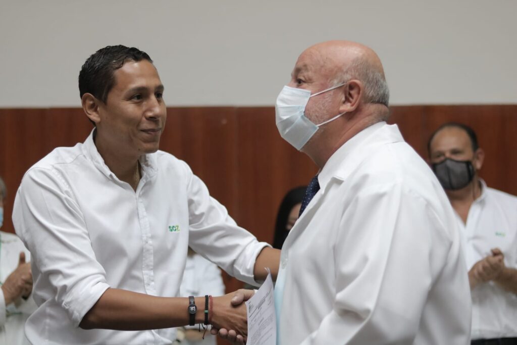 El pediatra Víctor Hugo Zambrana asume como director médico del hospital Japonés 1 japones 2