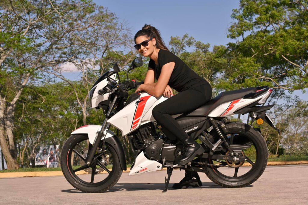 Suany Martínez rompe límites en el motociclismo: “Voy por la igualdad de género para ambos, la mujer boliviana es fuerte y decidida” 4 suany 4