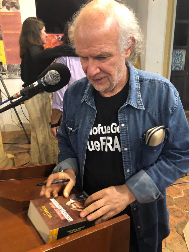 “De estorbar se trata, soy crítico y voy a seguir reclamando”: Carlos Valverde presentó su libro Octubre 2019, Fraude y Después 1 OJO