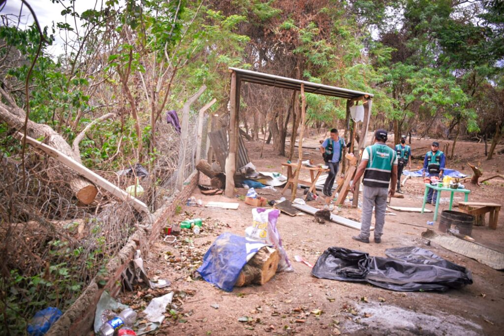 Vuelven a desalojar avasalladores y destruir viviendas en el cordón ecológico 4 cordon 6