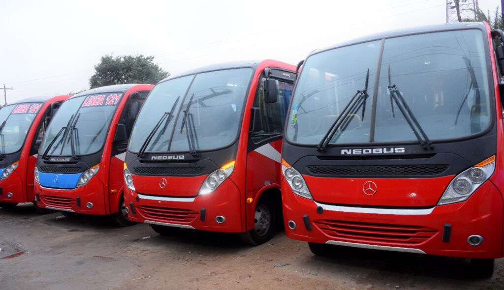 Abren nueva línea de micros (121), con buses más cómodos: para el alcalde se inicia la modernización del transporte 1 BUSES 1