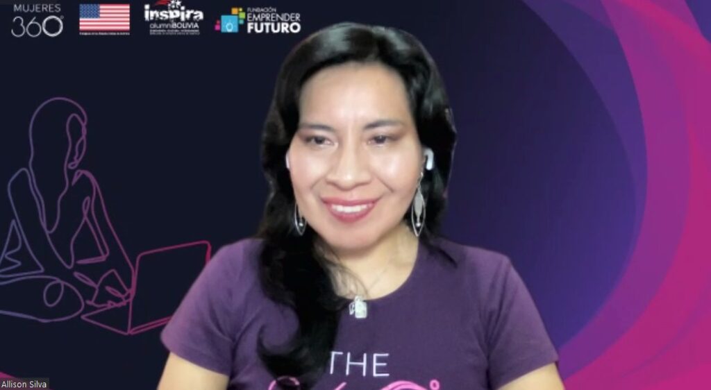 Más de 350 bolivianas fueron becadas para entrenar sus habilidades tecnológicas 2 MUJERES 3
