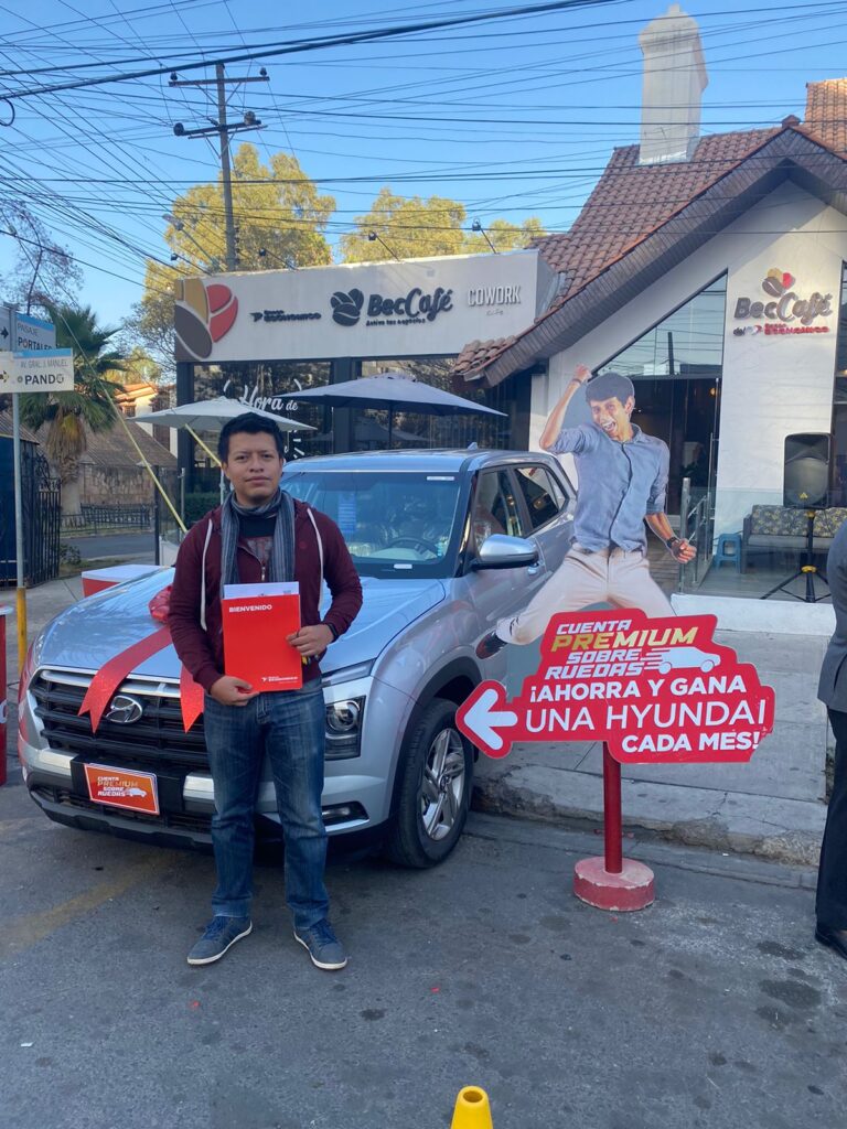 Un ingeniero y docente gana la vagoneta Creta, con seis sorteos el Banco Económico cierra la campaña Premium sobre ruedas 1 GANADOR 2
