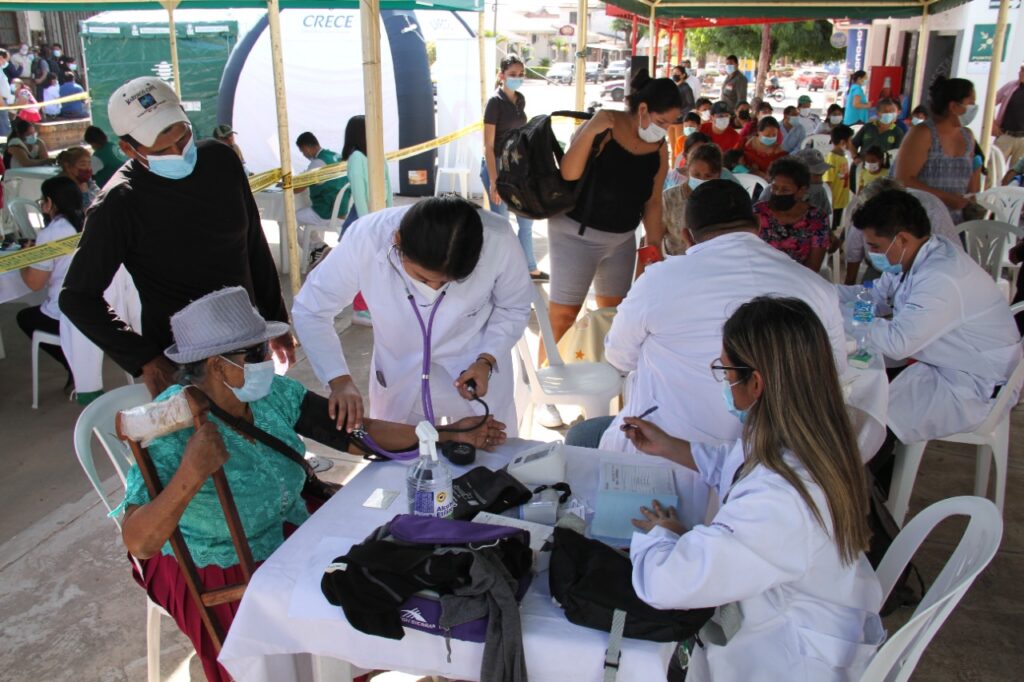 Camiri condecoró a CRE por su contribución al desarrollo de Cordillera 1 cre 2