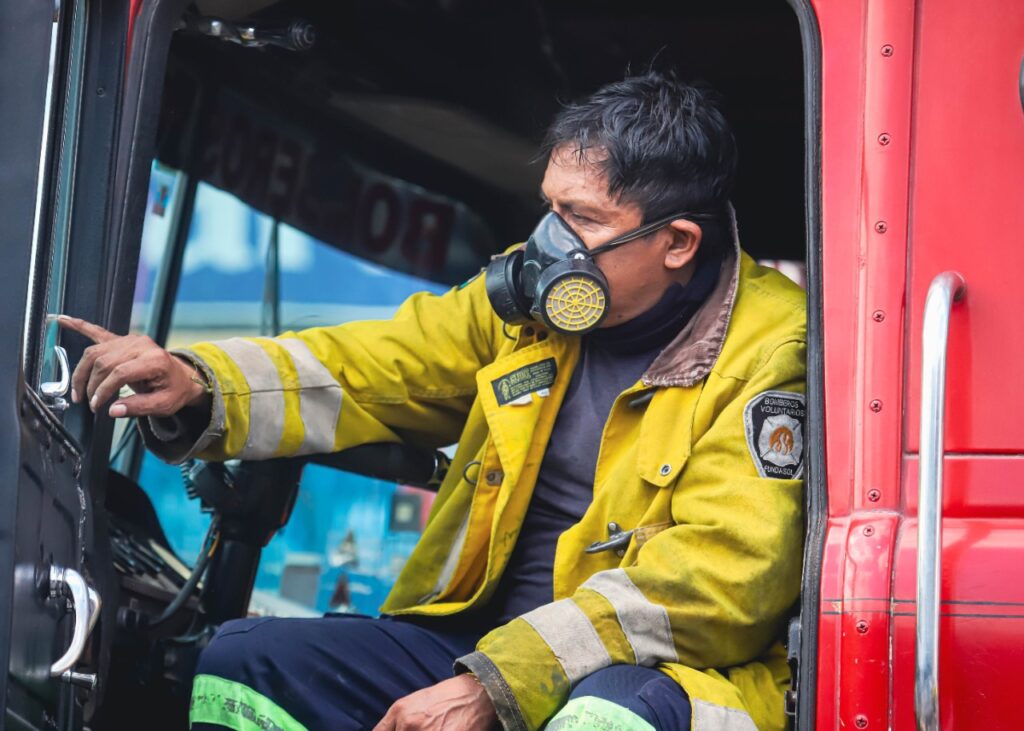 Después de 16 horas continuas, bomberos extinguen en su totalidad el fuego en el Mutualista 3 ya 5