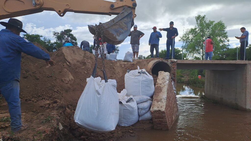Refuerzan un dique en la carretera troncal entre Cotoca y Puerto Pailas Puerto Pailas 1 puente 3