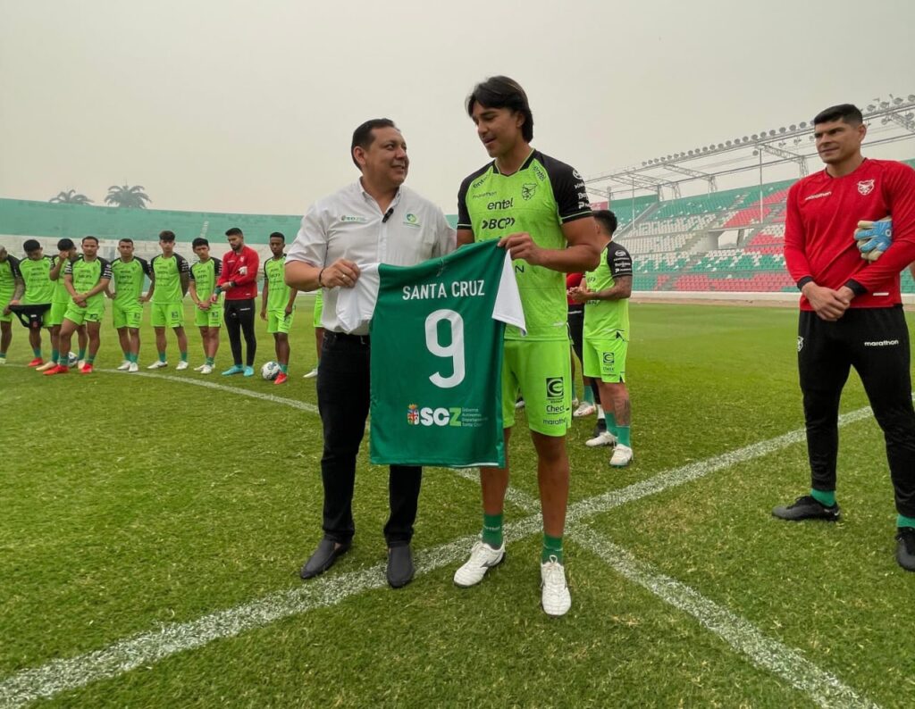 Gobernación reconoce a Martins con la Cruz Potenzada 1 mrtins 2