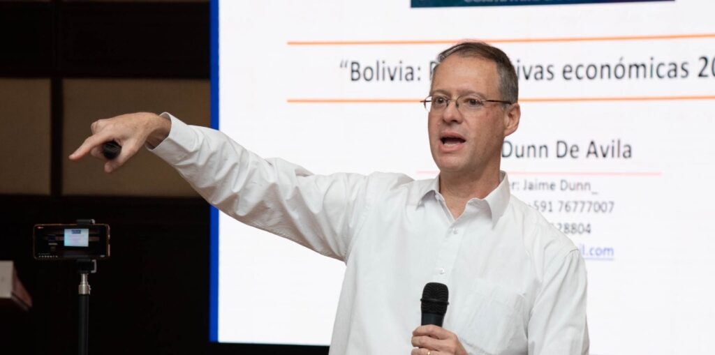 Expertos ponen al tanto sobre las perspectivas y desafíos económicos en 2024 a más de 350 empresarios de Bolivia 3 DUMMM