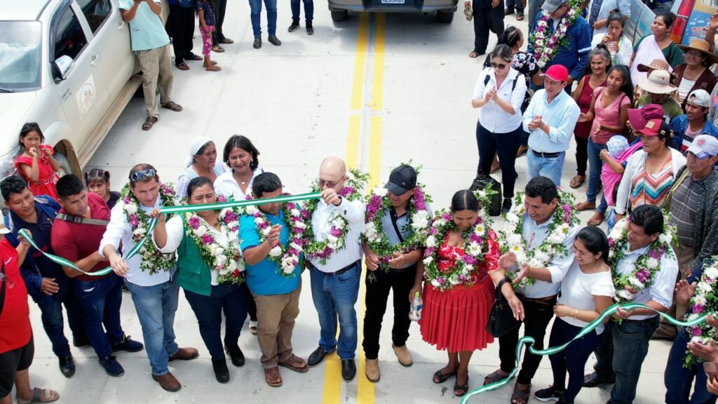 Gobernación entrega la fase I del tramo Norte Integrado-Yapacaní 1 VIA 1