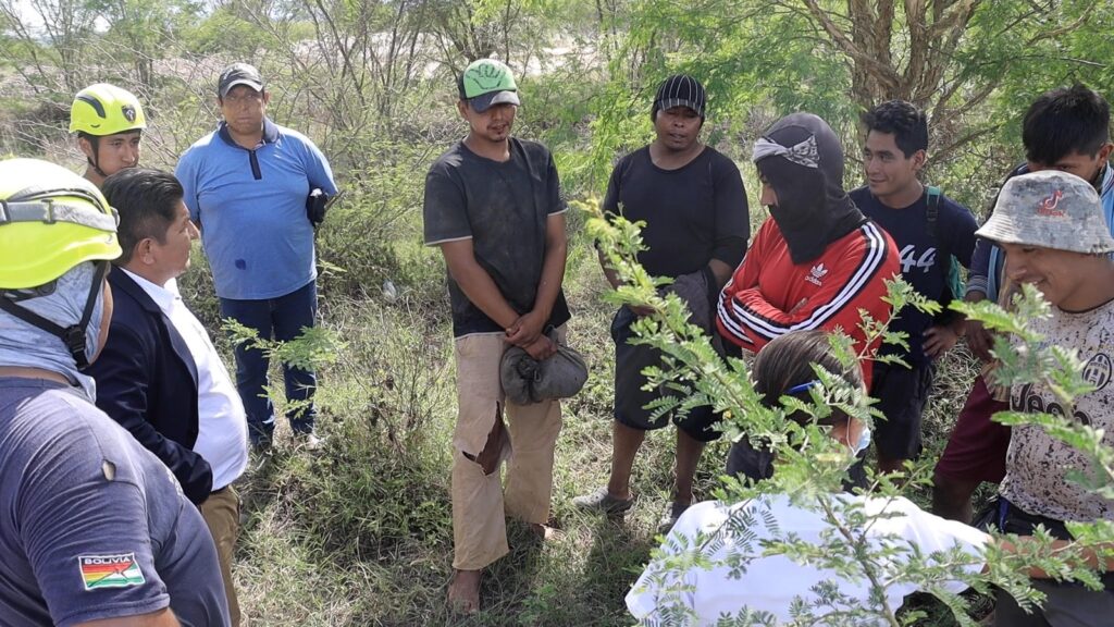 Rescate de la Gobernación auxilia a 13 personas atrapadas por la crecida del Río Piraí 2 830f37e2 d252 4de5 9142 979cc061e4dc
