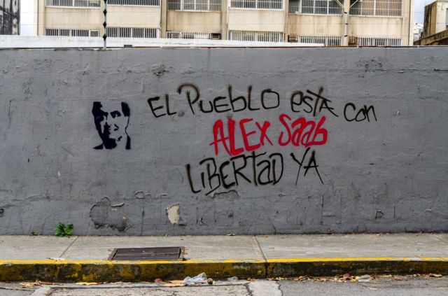 Alex Saab, aliado clave de Nicolás Maduro, llega a Venezuela tras ser liberado de prisión en EEUU 3 Un grafiti en una calle de Caracas abogando por la liberación de Alex Saab.