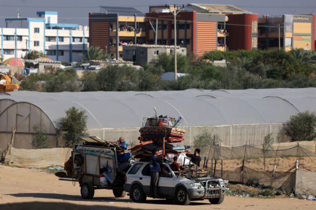 Israel lleva a cabo una incursión militar terrestre en el sur de Gaza 2 Palestinos se preparan para abandonar Khan Younis tras la orden de evacuación de Israel