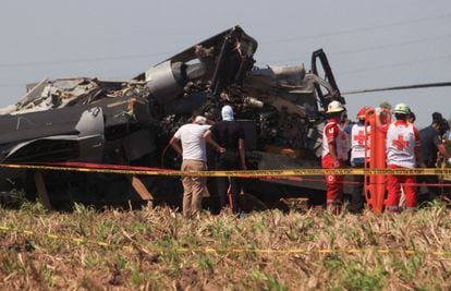 Caro Quintero: capturado El Narco de Narcos, uno de los jefes históricos de Sinaloa 2 Paramédicos de la Cruz Roja junto al helicóptero que cayó en Los Mochis (Sinaloa), en el accidente que dejó un saldo de 14 marinos muertos, este 15 de julio.