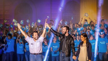 Viaje a los orígenes de Bukele, la ambición de un milenial 4 Nayib Bukele durante un mítin de campaña el 19 de abril de 2019.