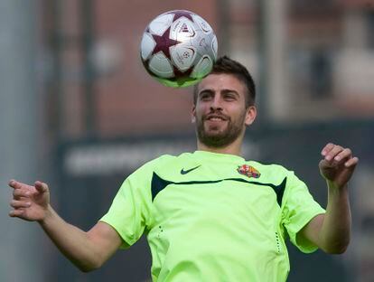 Piqué anuncia por sorpresa su adiós al fútbol: este sábado será su último partido 8 El defensa del Barça, durante una sesión de entrenamiento en 2010.