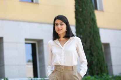 Corina Amor, inmunóloga: “Aumentar la vida humana hasta los 130 años es algo razonable“ 1 Corina Amor posa para la entrevista.