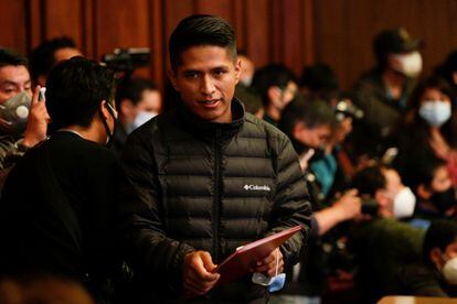 Semillas de Gabriel Boric en América Latina 3 Andronico Rodriguez Ledezma recibe las credenciales de senador, el 27 de octubre de 2002 en La Paz, Bolivia.