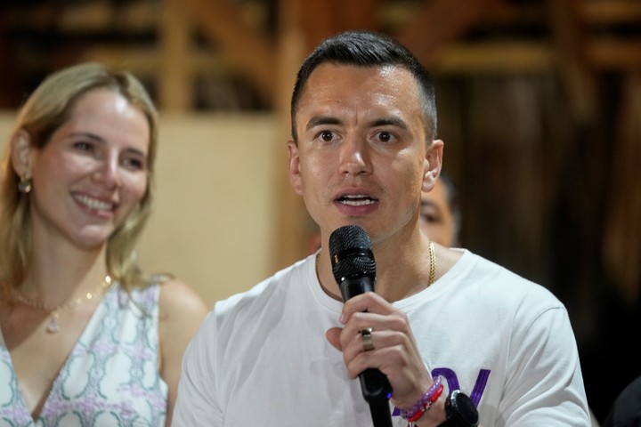 Lavinia Valbonesi, la esposa "instagramer" de Daniel Noboa y la futura primera dama "influencer" de Ecuador 2 Daniel Noboa junto a su esposa Lavinia. Foto: AP