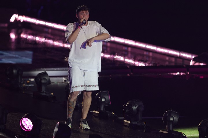 Lionel Messi y su primera noche de rockstar en Miami: el diluvio bíblico que alteró todo, el faltazo de Ozuna y la promesa de un café cubano 3 El show de Paulo Londra. Foto: AFP