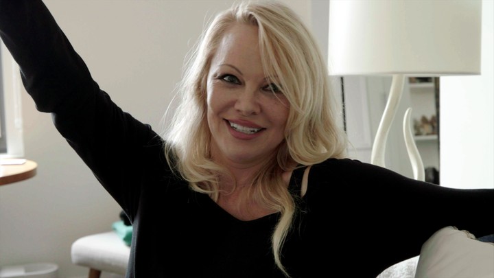 Pamela Anderson en la actualidad (Netflix vía AP).