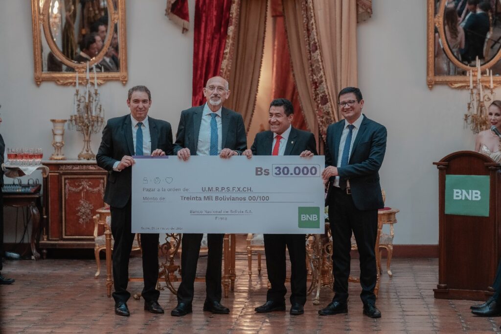 El BNB rinde homenaje a la Universidad de Chuquisa en su cuarto centenario 1 2 1