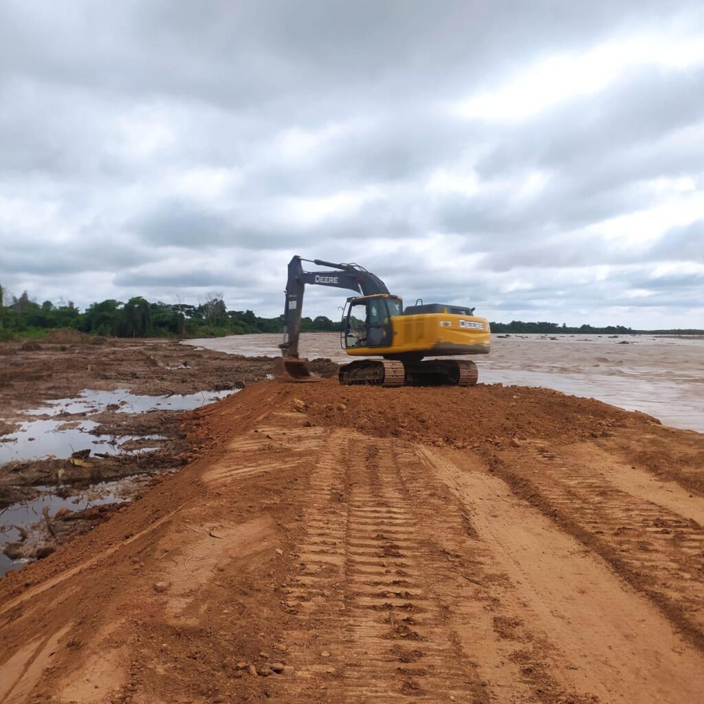 Realizan la primera explosión para reencauzar el Río Grande, Searpi moviliza maquinaria en los valles y Montero Hoyos 4 RIO 3