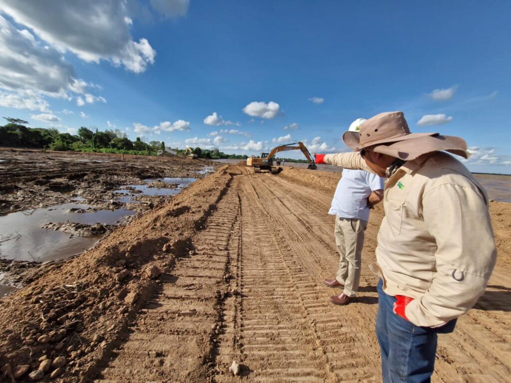 Realizan la primera explosión para reencauzar el Río Grande, Searpi moviliza maquinaria en los valles y Montero Hoyos 5 RIO 4