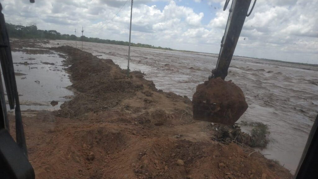 Realizan la primera explosión para reencauzar el Río Grande, Searpi moviliza maquinaria en los valles y Montero Hoyos 2 RIO PORTADA