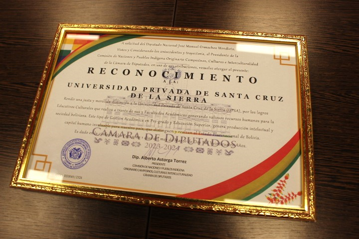 La Cámara de Diputados distingue a la UPSA por su aporte intelectual 1 UPSA 2